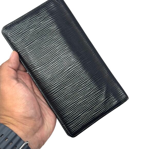 Louis Vuitton Long Wallet / Passport Case - Picture 15 of 16